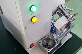 深圳鴻栢科技自主研發(fā)生產(chǎn)的螺栓計數(shù)供料機(jī)